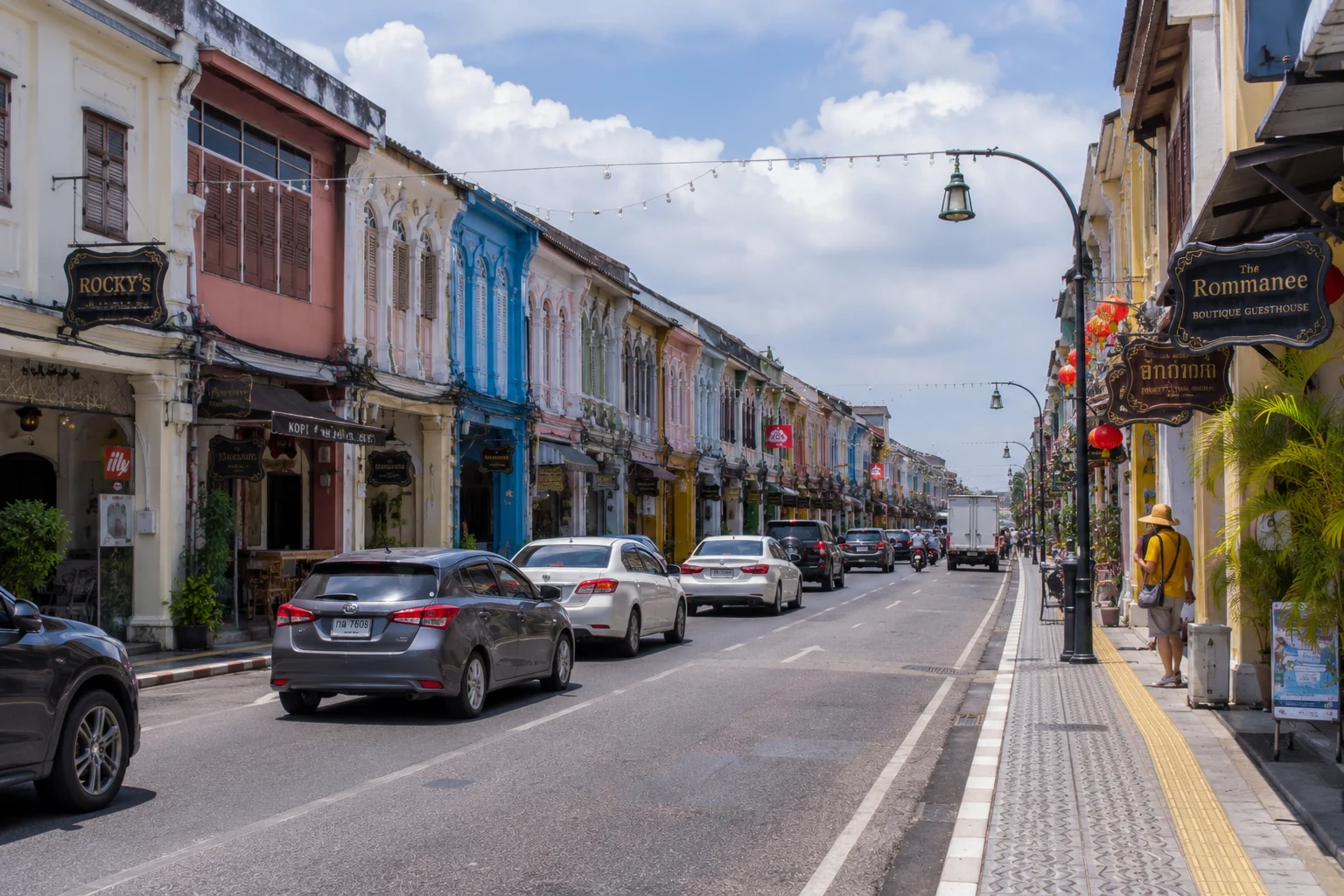 Улица Thalang Road в Phuket Old Town